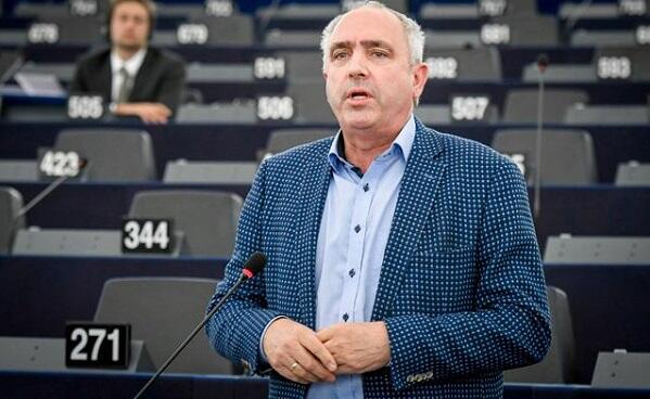 Rus ayısını dişləmək lazımdır – Van Dallen