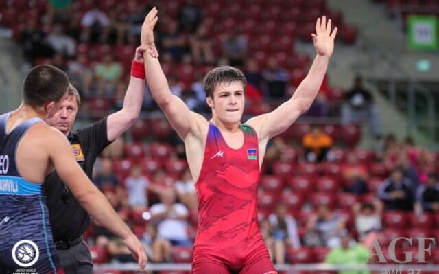 Güləşçimiz ermənini udub qızıl medal qazandı