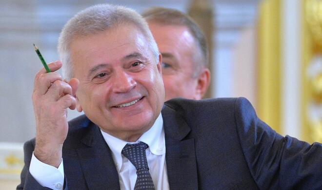 Ələkbərovdan Ukraynanın dağıtdığı zavodlarla bağlı açıqlama