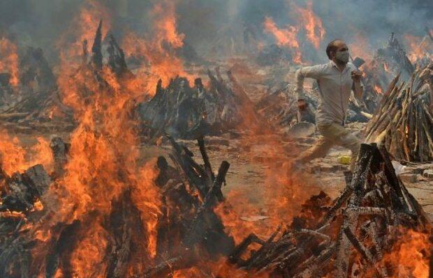 Tragic coronavirus scenes in India -