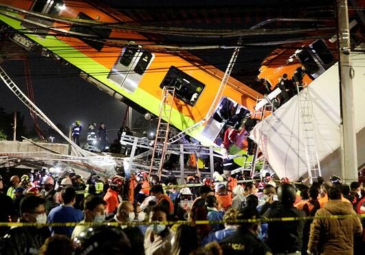 В Мексике 15 человек погибли при крушении метромоста