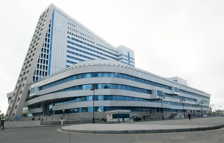 Yeni Klinika bir aydır səhvini düzəltmir