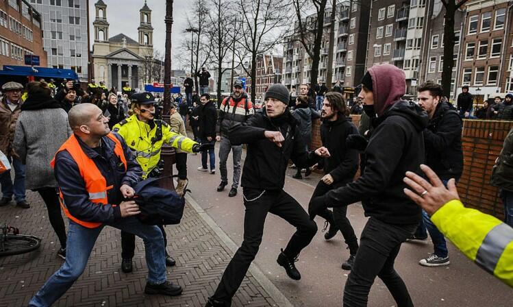 Mass brawl in Moscow -