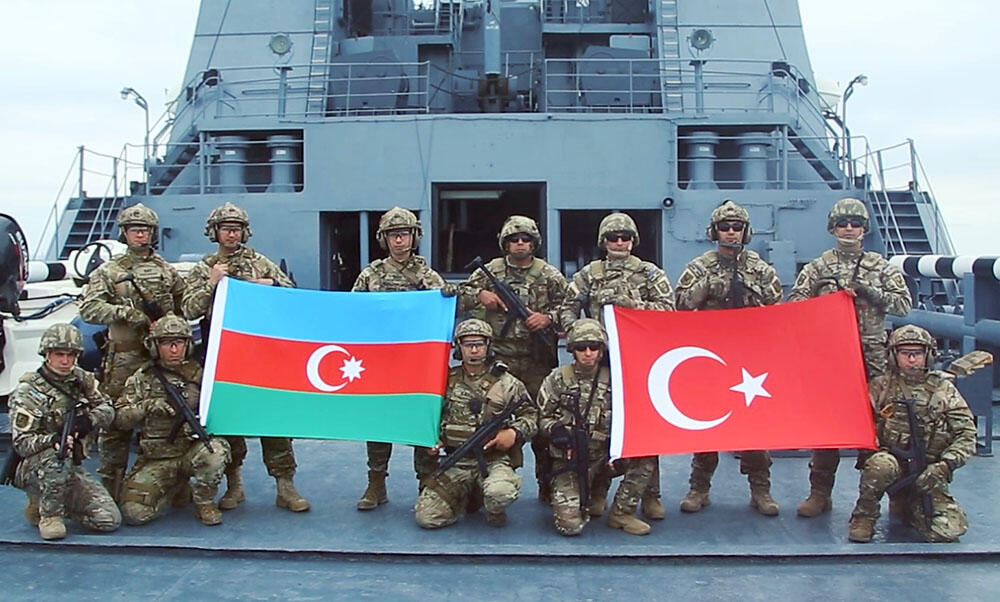 Xəzərdə qardaş təlimi: İran nədən narahatdır? - Video