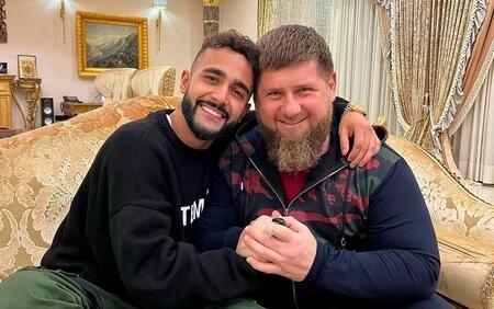 Azərbaycanlı bloger Kadırovun iqamətgahında - Foto