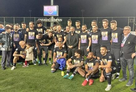 "Qarabağ"ın şəhid azarkeşinin medalı atasına verildi - Foto