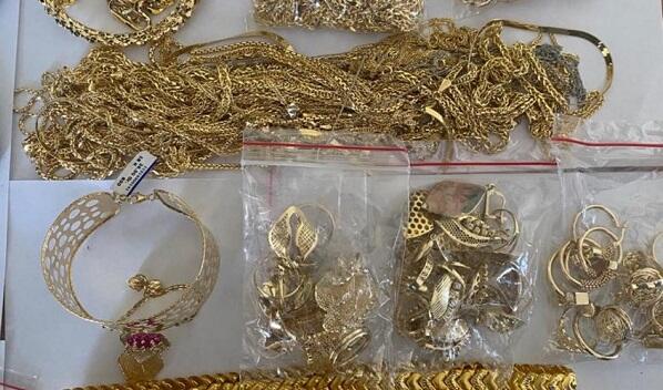 Bakıda kürəkən qayınatasının evini soydu