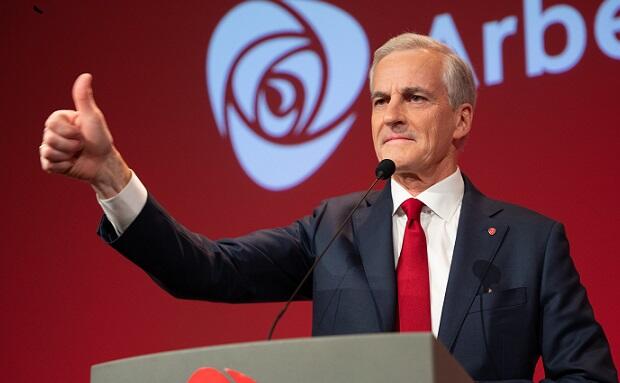 Störe Ukraynaya gizli gəldi və 1 milyard vəd etdi