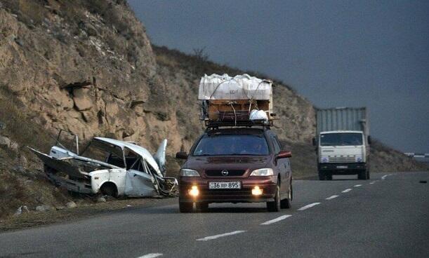 Armenians leave Lachin -