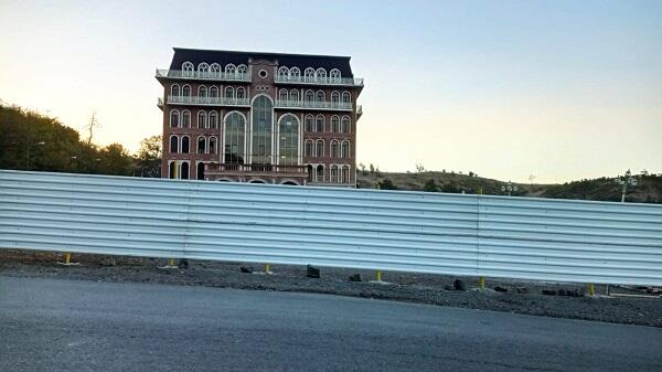 Elmar Vəliyevə məxsus otel hasara alındı - Foto