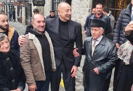 Prezident Kərkicahana köçən sakinlərlə görüşdü