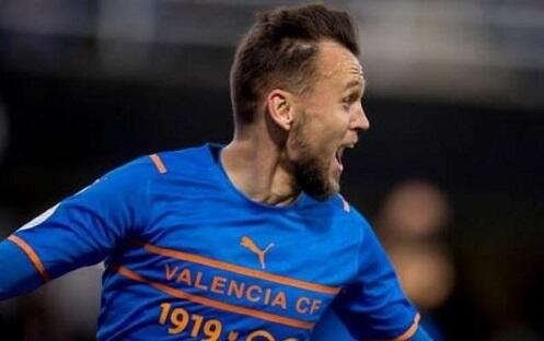 Tanınmış futbolçu "Sabah"a gəlir?