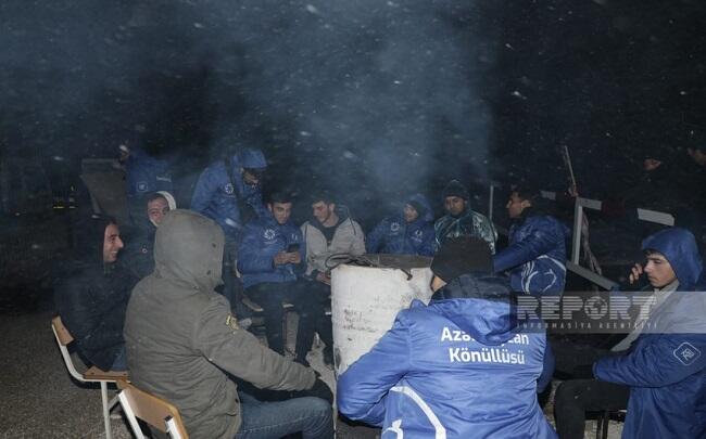 Акция протеста продолжается и в вечернее время