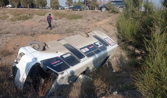 At least 15 killed as truck plunges into ravine in Pakistan