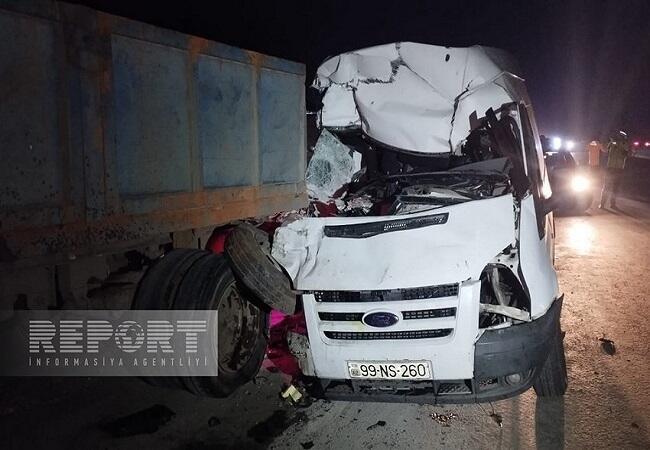 Qəzadan xilas olmaq istəyən sürücü digər maşının altında qaldı