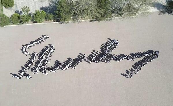 600 tələbə Heydər Əliyevin imzasını canlandırdı - Video