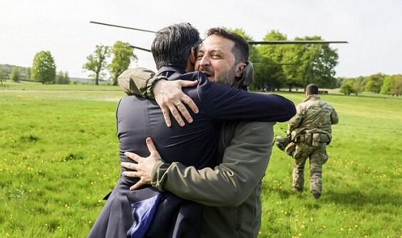 Keçmiş baş nazir Zelenskinin yanında pulsuz işləyəcək