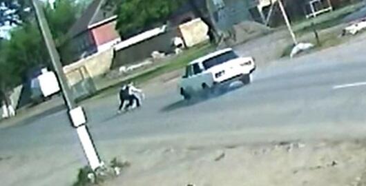 Bakıda avtomobil şagirdi vurdu - Anbaan video