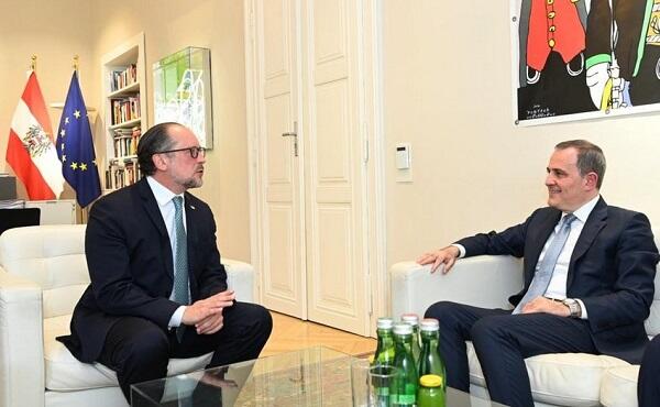 The meeting between Bayramov and Shallenberg began -