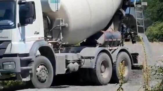 Fəhlə betonqarışdıran maşının altında qalaraq öldü