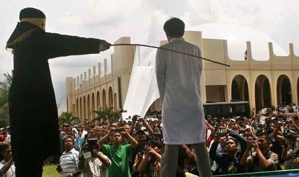 ایراندا ایکی قیزین اؤلومونه گؤره ایکی گنجه شلاق جزاسی وئریلدی