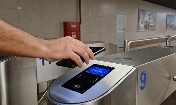 Metroda ödənişlə bağlı unikal yenilik - Video