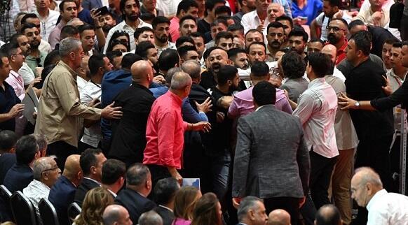 CHP-nin qurultayı: salona polislər daxil oldu