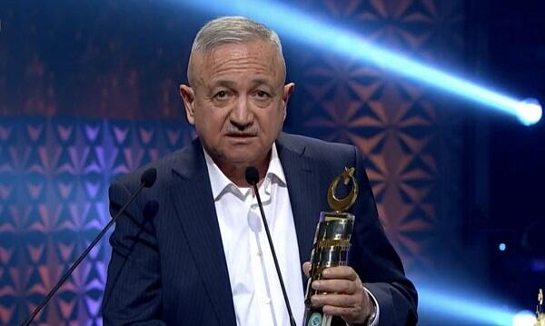 Vaqif Mustafayev qolunu sındırdı - Foto