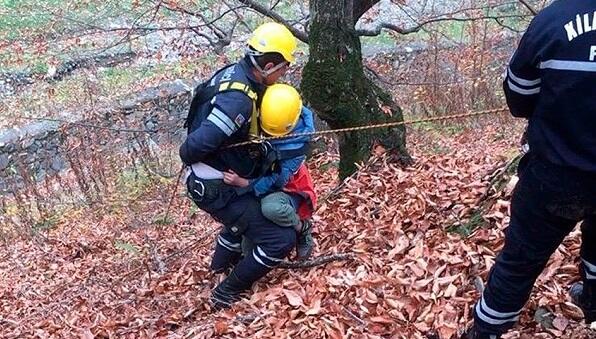 Xızıda maşında köməksiz qalan əcnəbilər xilas edildi - Video