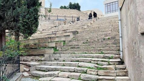 "Sultan Murad darvazası" önündəki pilləkən... - Rəsmi