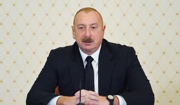 Алиев поделился публикацией об участии на Саммите мира