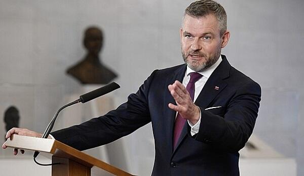 Slovakiya prezidenti iki cinslə bağlı müddəanı təsdiqlədi