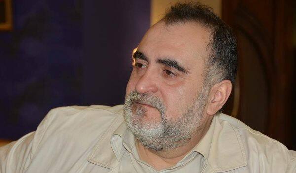 Yazıçı deputatlığa namizəd oldu