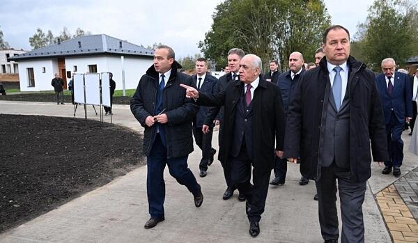 Ali Asadov visits residential complex in Minsk