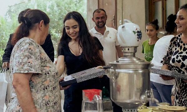Leyla və Arzu Əliyevalar Qəbələdə bu ailənin qonağı oldu - Foto