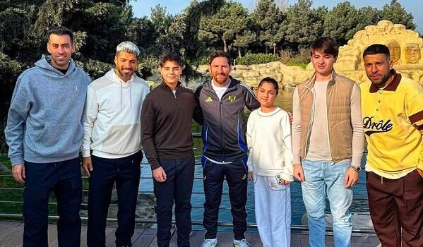 Prezidentin nəvələri Messi ilə - Foto