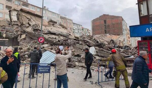 Building collapses during demolition in Istanbul -