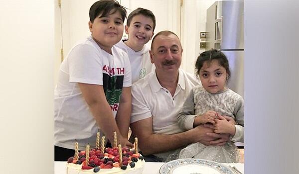 Nəvələri Prezidenti belə təbrik etdi - Foto