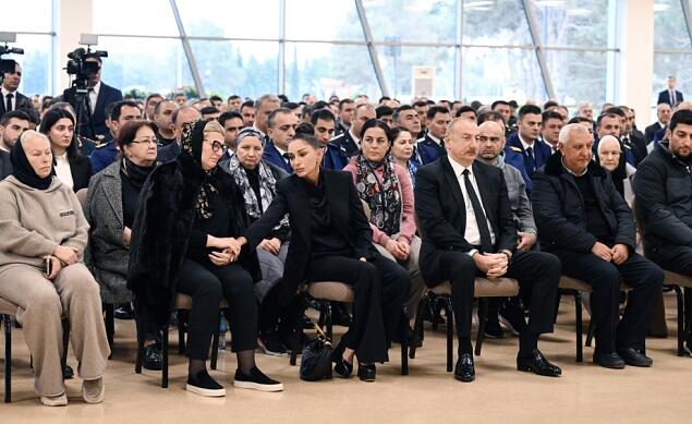 President and his wife at the farewell ceremony -