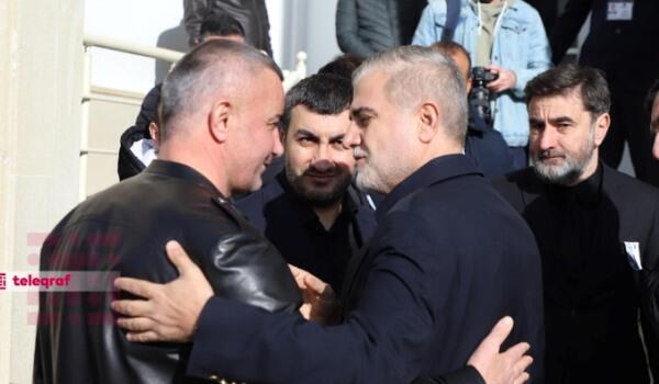 Tanınmışlar Gözəlin yas mərasimində - Foto