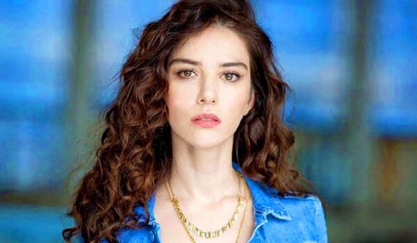 Türkiyəli aktrisa “44” filmindən video paylaşdı