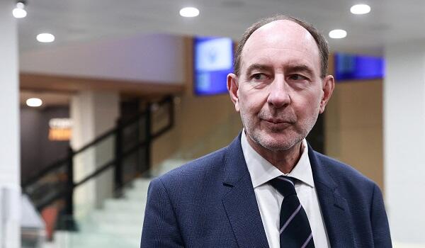 De Qollun nəvəsi Rusiya vətəndaşlığı almaq istəyir