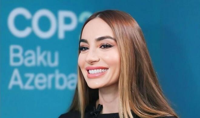 آرزو علی‌یئوا آتاسی ایله نادر فوتوسونو پایلاشدی