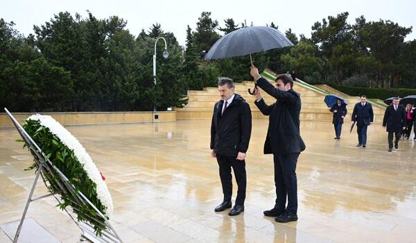 Georgian President commemorates Azerbaijani martyrs -