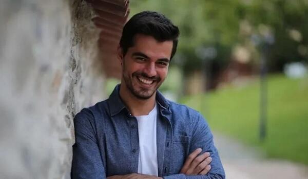 Məşhur aktyor qəzaya düşdü - Vəziyyəti ağırdır