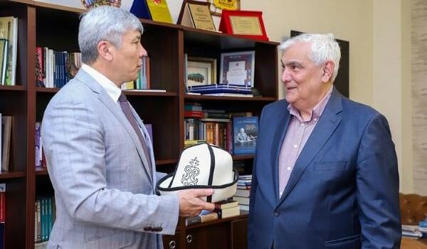 Kamal Abdulla qırğız səfirlə görüşdü - Foto