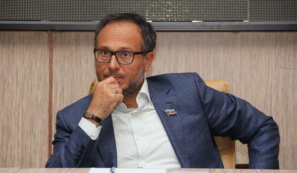 Ramil Həsən deputat fəaliyyətini dayandırır