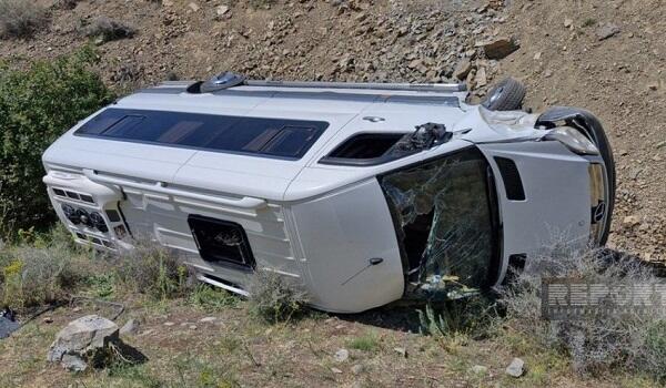 Şəkidə ağır qəza: yaralılar var