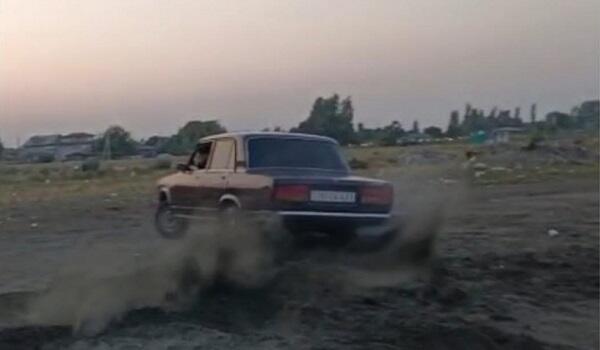 Maşınına sayrışan işıqlar quraşdırıb avtoşluq etdi – Foto
