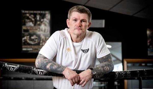 Məşhur britaniyalı boksçu öldü